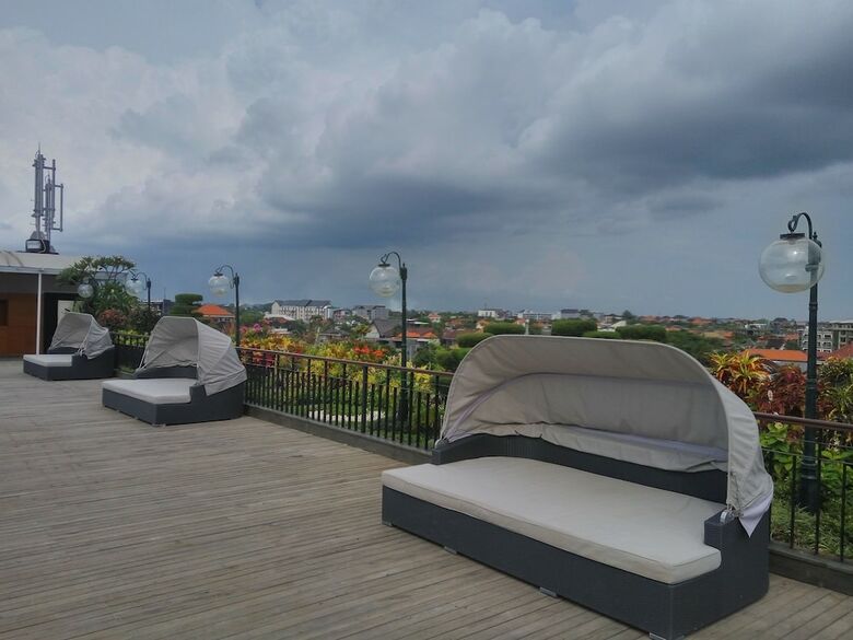 Jambuluwuk Oceano Seminyak Hotel