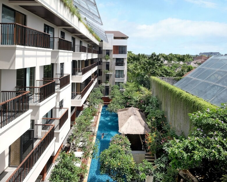 Jambuluwuk Oceano Seminyak Hotel