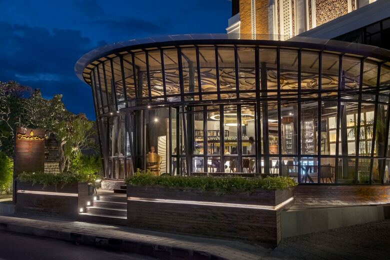Jambuluwuk Oceano Seminyak Hotel