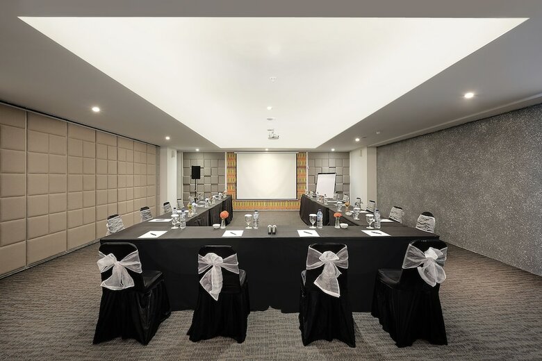 Jambuluwuk Oceano Seminyak Hotel