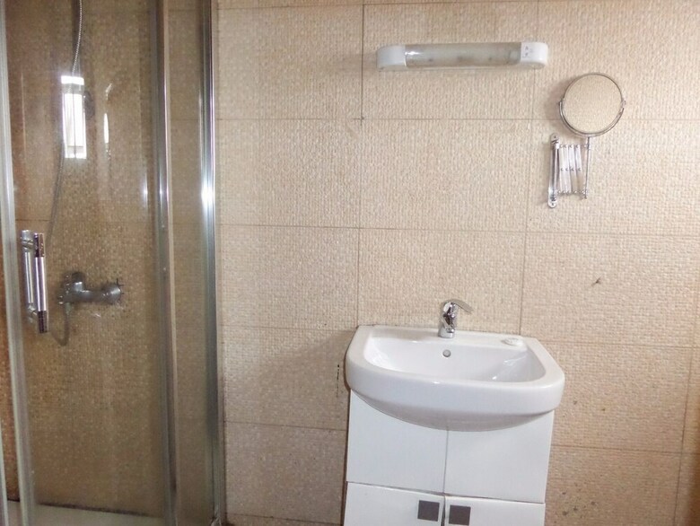 Hotel Precinct Comfort Services, Surulere