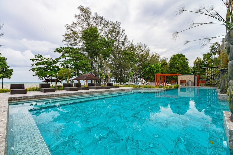 Hotel Maneetel Krabi Beachfront