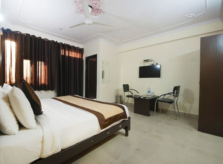 Hotel Charan Pahari