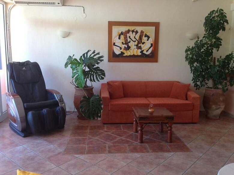 Aloni Hotel