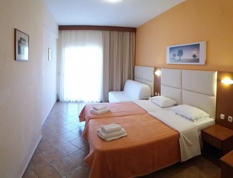 Aloni Hotel