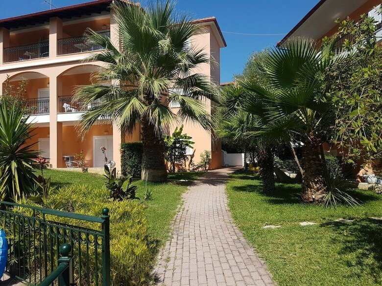 Aloni Hotel