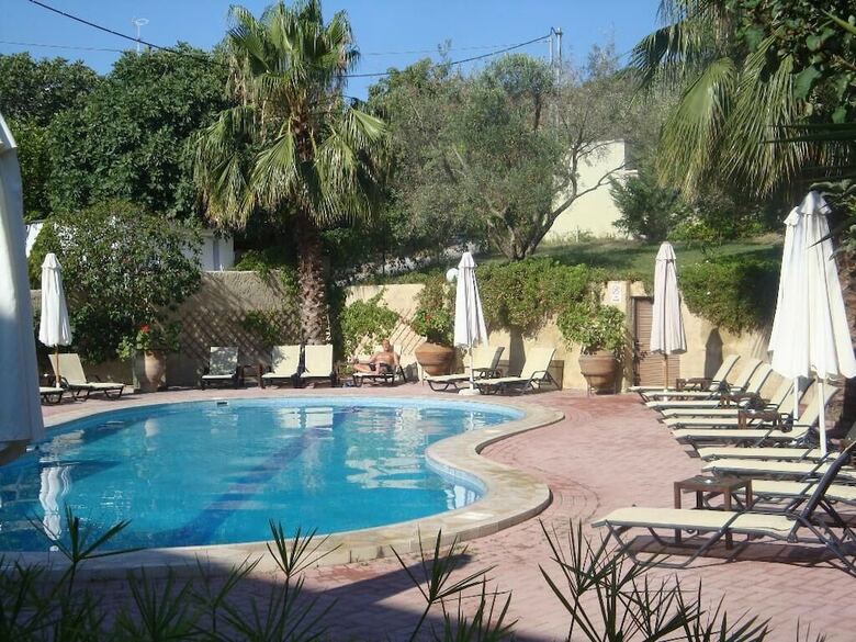 Aloni Hotel