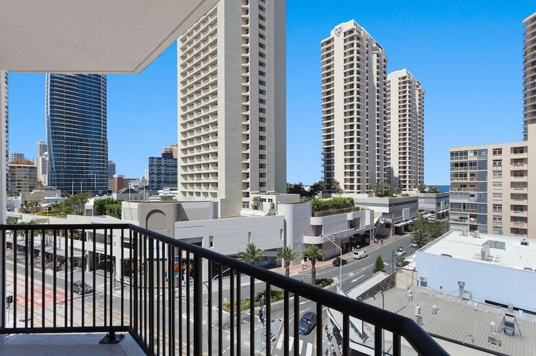Hotel The Island Gold Coast