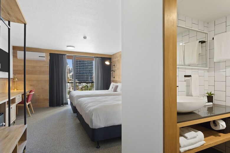 Hotel The Island Gold Coast