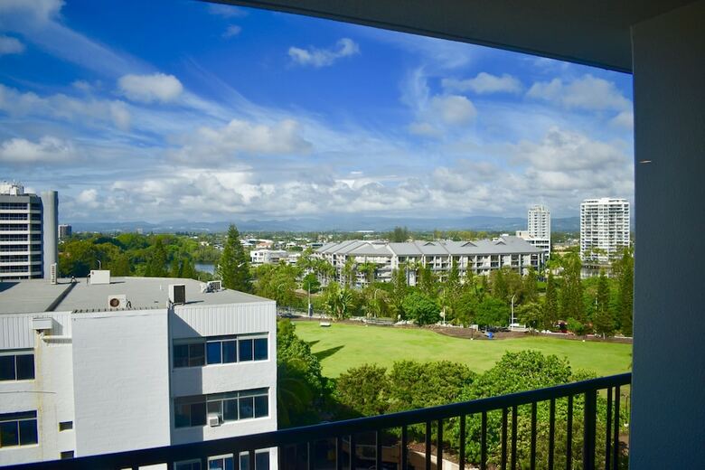 Hotel The Island Gold Coast