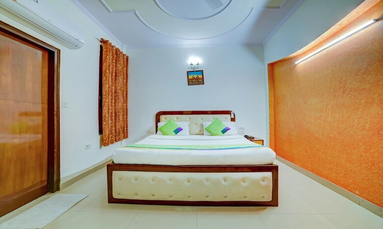Hotel Paras International