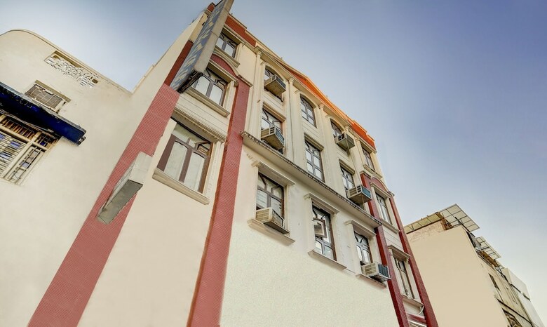 Hotel Paras International