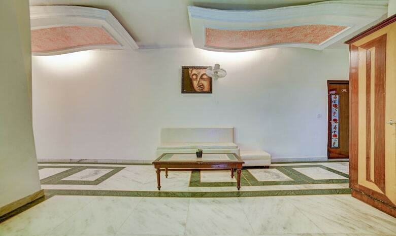 Hotel Paras International