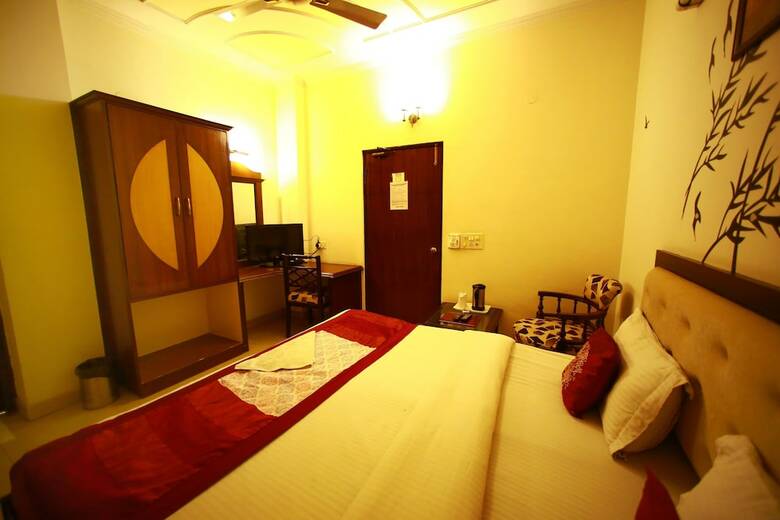 Hotel Paras International