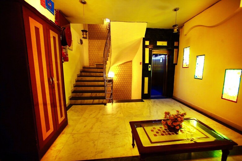 Hotel Paras International