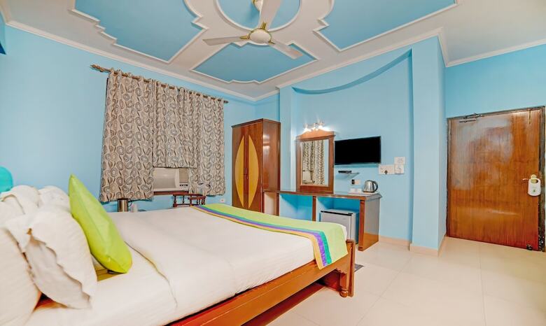 Hotel Paras International