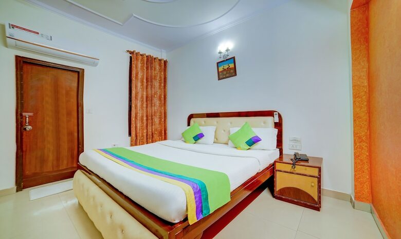 Hotel Paras International
