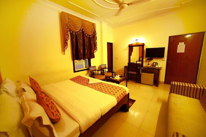 Hotel Paras International