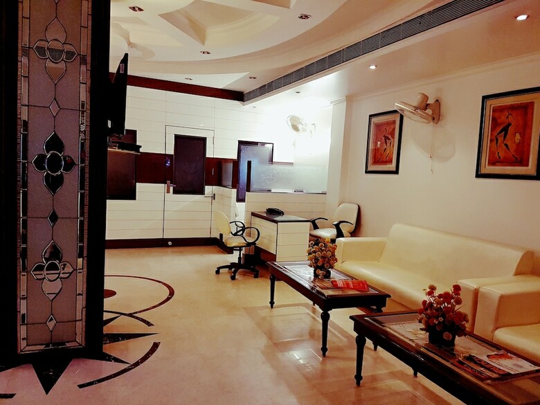 Hotel Paras International