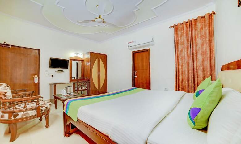 Hotel Paras International