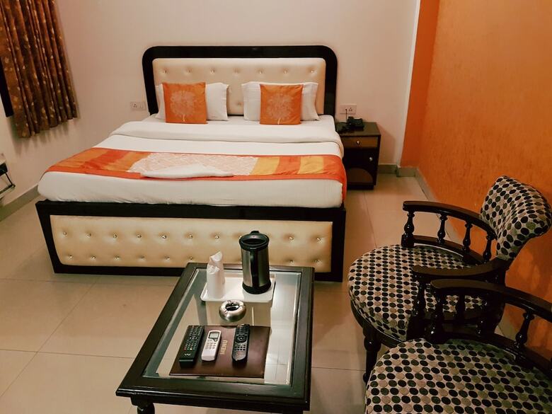 Hotel Paras International