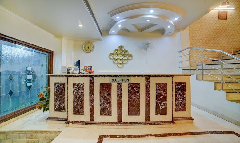 Hotel Paras International