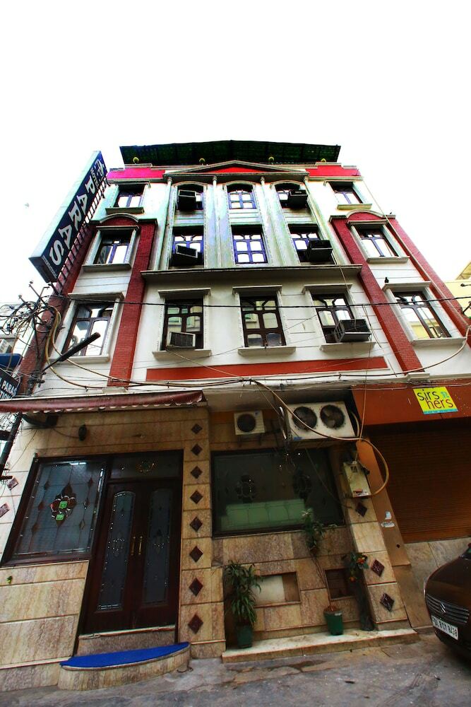 Hotel Paras International