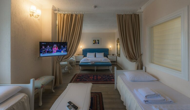 Aeneas Hotel