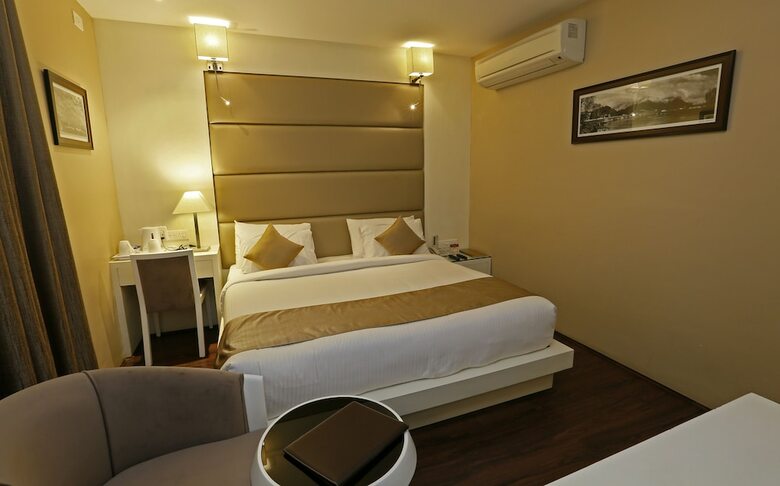 Hotel Clarks Inn Srinagar