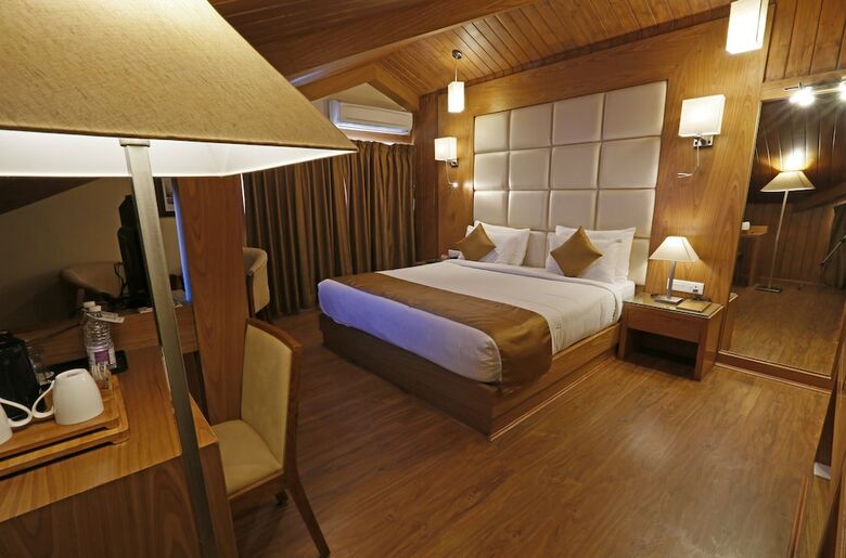 Hotel Clarks Inn Srinagar