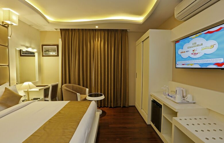 Hotel Clarks Inn Srinagar