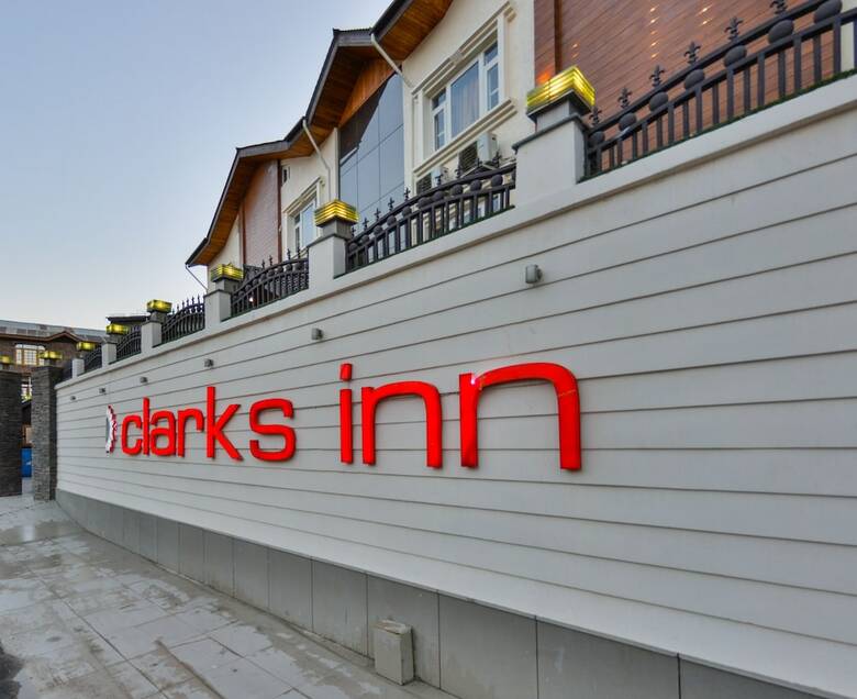 Hotel Clarks Inn Srinagar