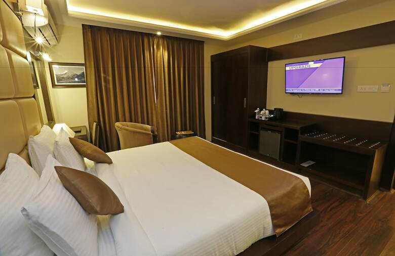 Hotel Clarks Inn Srinagar