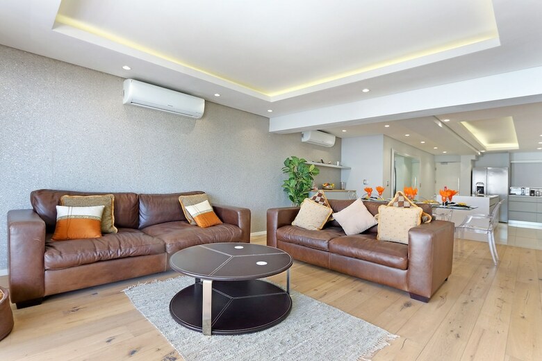 Apartamentos Four On C Luxury Suites