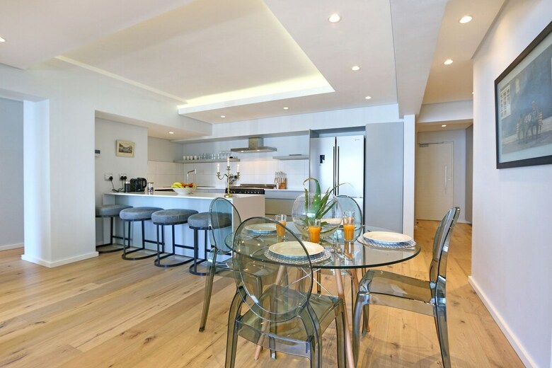 Apartamentos Four On C Luxury Suites