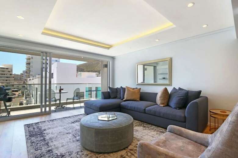 Apartamentos Four On C Luxury Suites