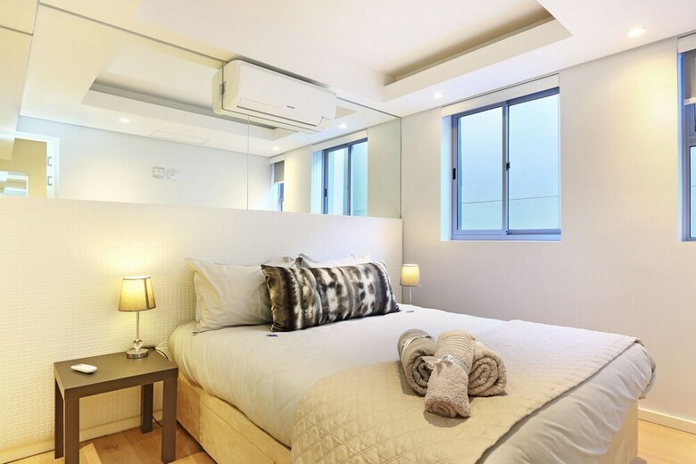 Apartamentos Four On C Luxury Suites