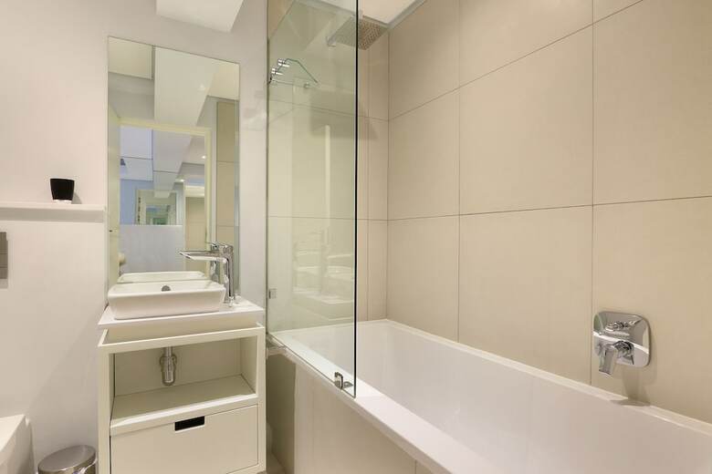 Apartamentos Four On C Luxury Suites