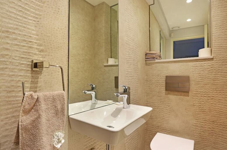Apartamentos Four On C Luxury Suites