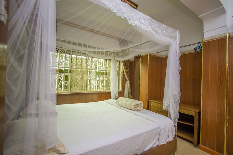 Hibis Hotel