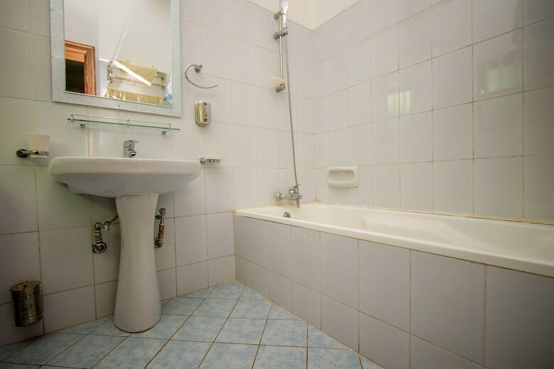 Hibis Hotel