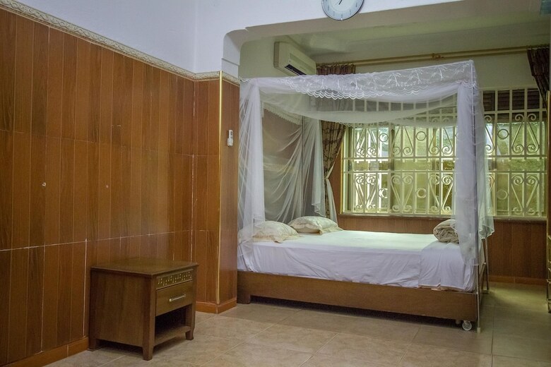 Hibis Hotel
