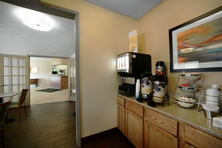 Hotel Quality Inn & Suites