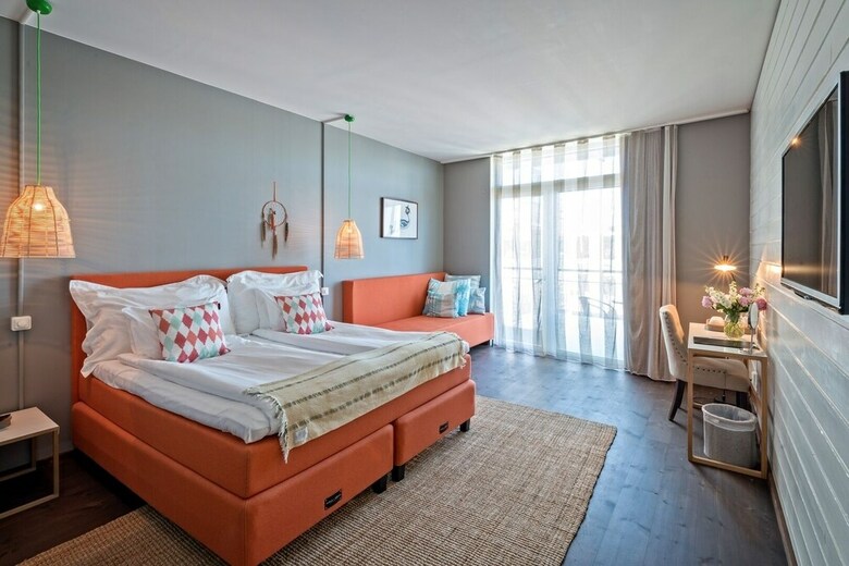 Hotel No. 16