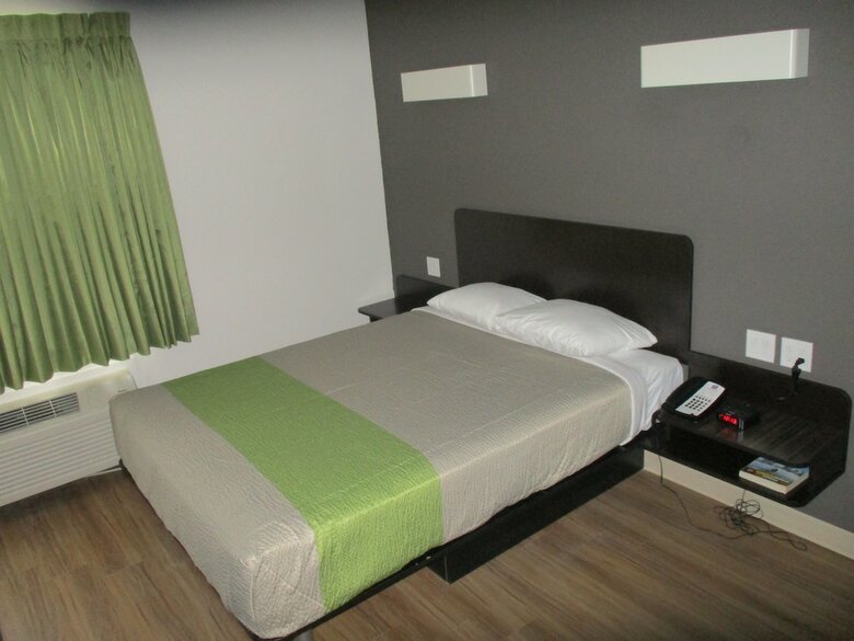 Hotel Studio 6 Bruderheim Ab