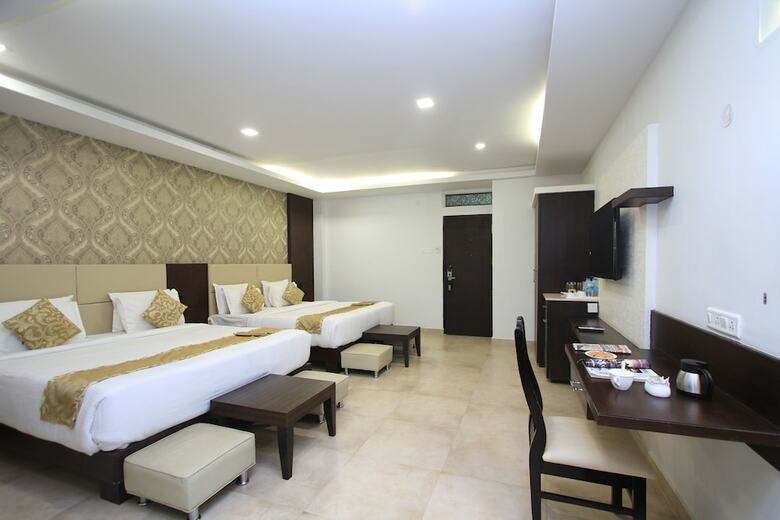 Hotel Ni Ambaari Suites