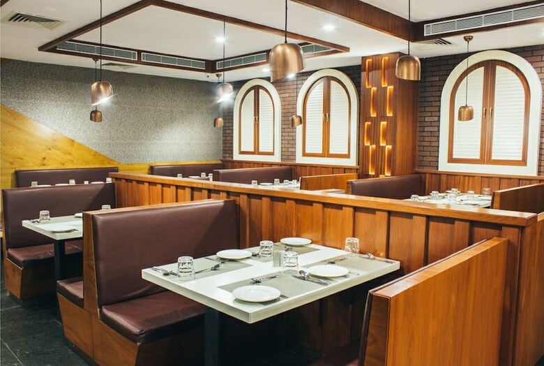 Hotel Ni Ambaari Suites