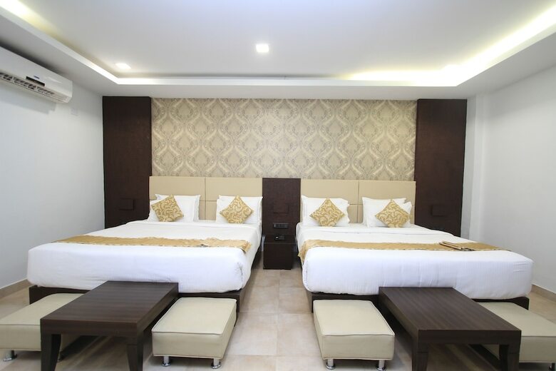 Hotel Ni Ambaari Suites