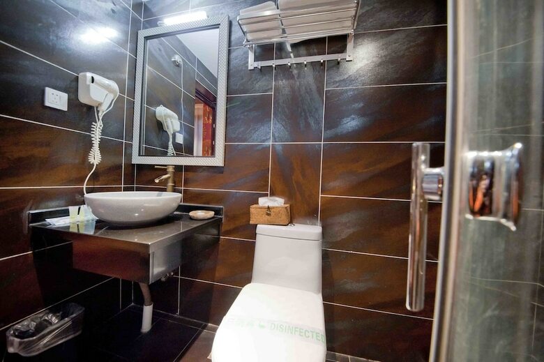 Hostal Parkside Hostel