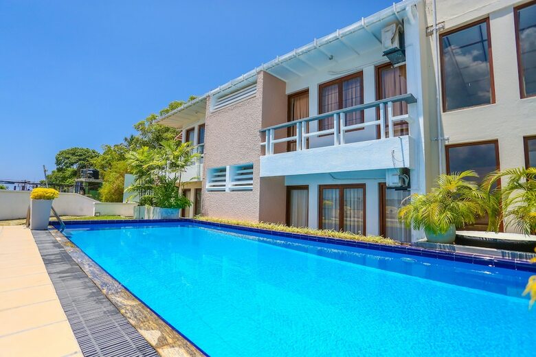 Hotel Oyo 472 Mount Marina Villas